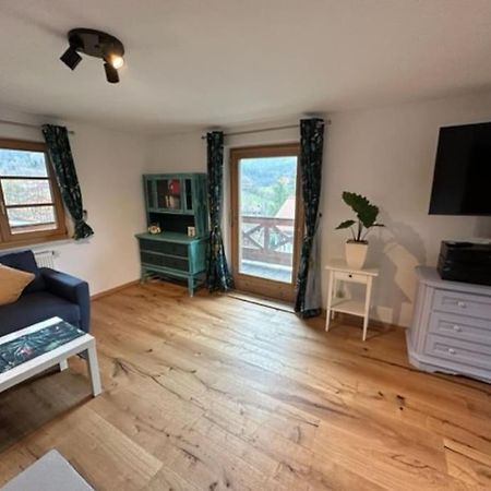 Charmante Farbenfrohe Wohnung Fuer Zwei Fischbachau Exterior foto