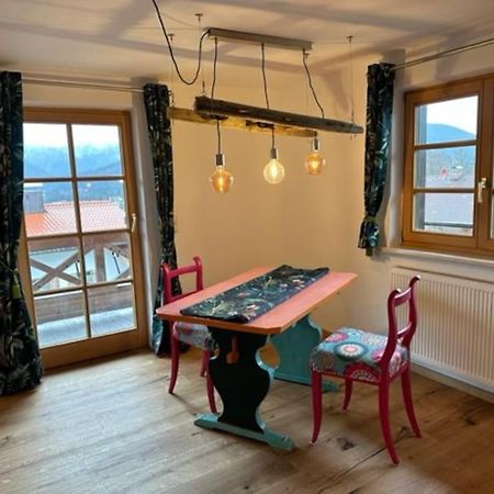 Charmante Farbenfrohe Wohnung Fuer Zwei Fischbachau Exterior foto