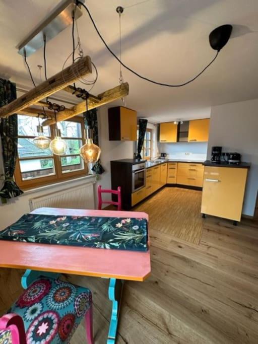 Charmante Farbenfrohe Wohnung Fuer Zwei Fischbachau Exterior foto