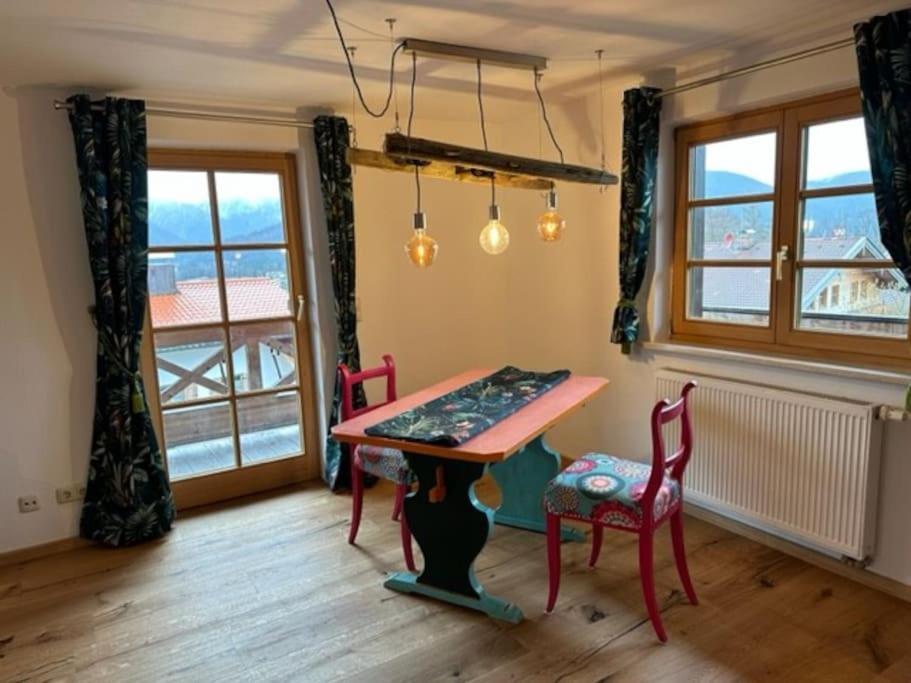 Charmante Farbenfrohe Wohnung Fuer Zwei Fischbachau Exterior foto